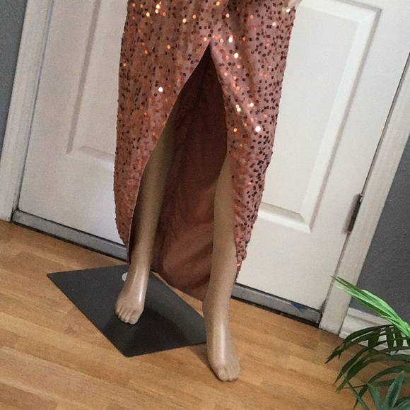 🔥🔥TAKE 50% OFF LIST PRICE 🔥🔥.   SOSO.                        SEQUINED DRESS - Picture 3 of 9